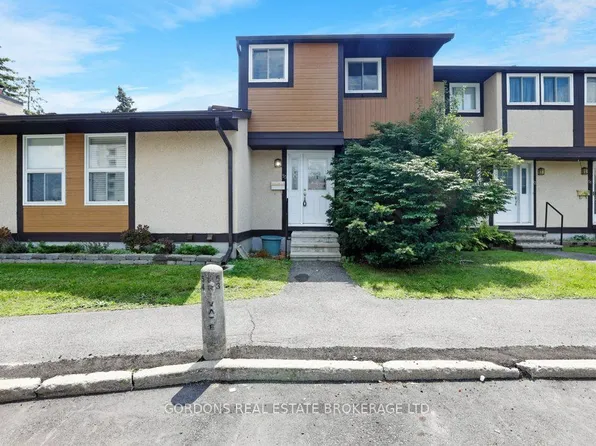 3322 Uplands Dr #53, Ottawa, ON K1V 9R9