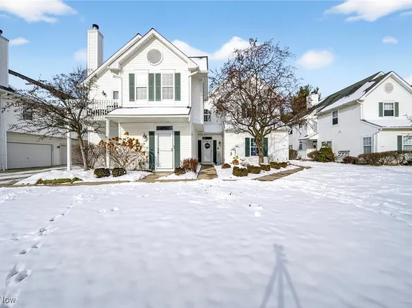 144 Vista Ct #5B, North Olmsted, OH 44070