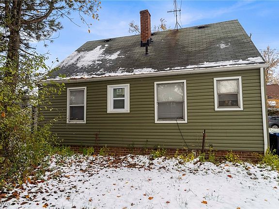 3rd image of 16704 Meadowvale Ave