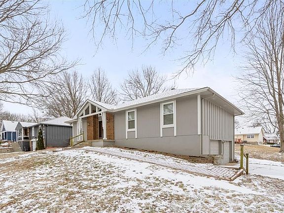 2nd image of 524 NW Brad Cir