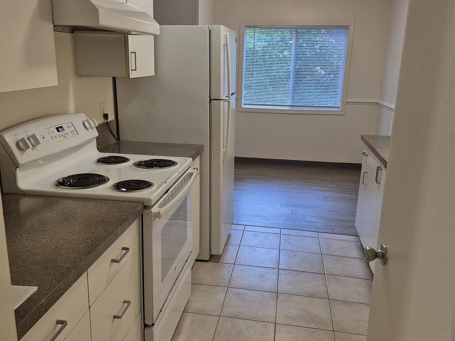 2 bed, 800 sqft, $1,425 — Photo 2