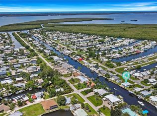 2752 York Rd, Saint James City, FL 33956