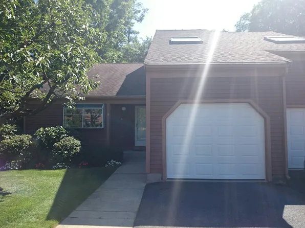 10 Heathwood Ln, Brookline, MA 02467