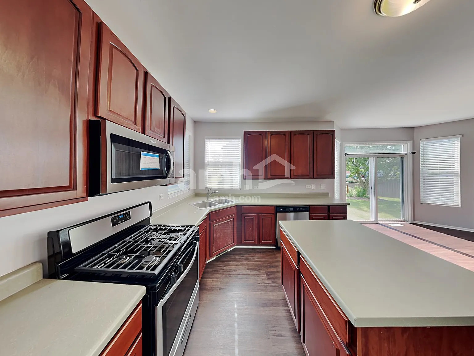 3 bed, 2.5 bath, 2460 sqft, $3,255 — Photo 3