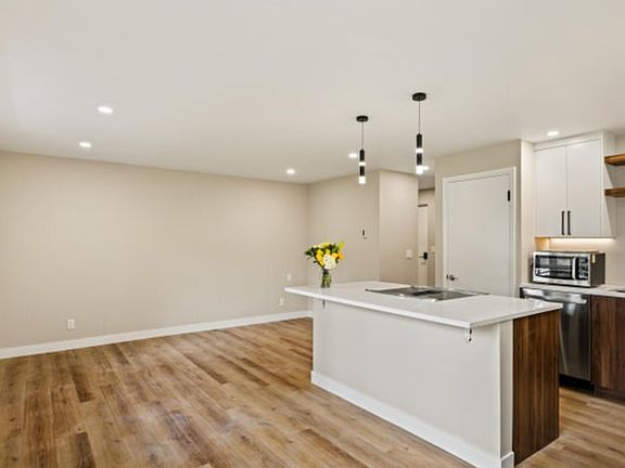 3rd image of 425 Park Cir #A3