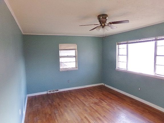 2nd image of 930 Flicker Dr