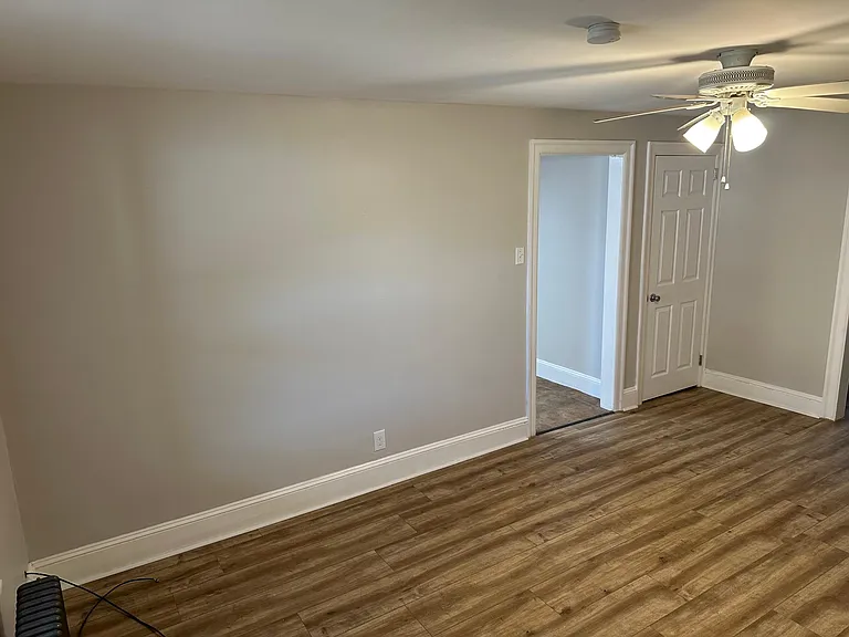 390 Easton Rd #5 — Photo 4