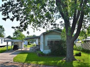52 Flagler Dr #52, Olmsted Falls, OH 44138