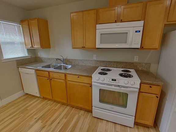 5th image of 1881 Kincaid St #2