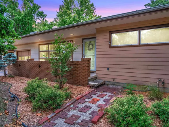 4 Cedar Dr, Newton, KS 67114