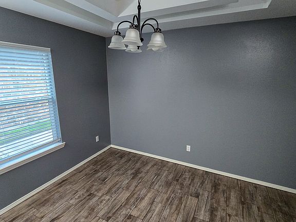 4th image of 1112 E Mahl St #2