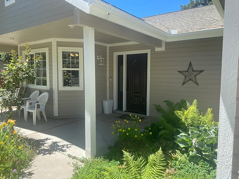 2425 S Cliffview St — Photo 3