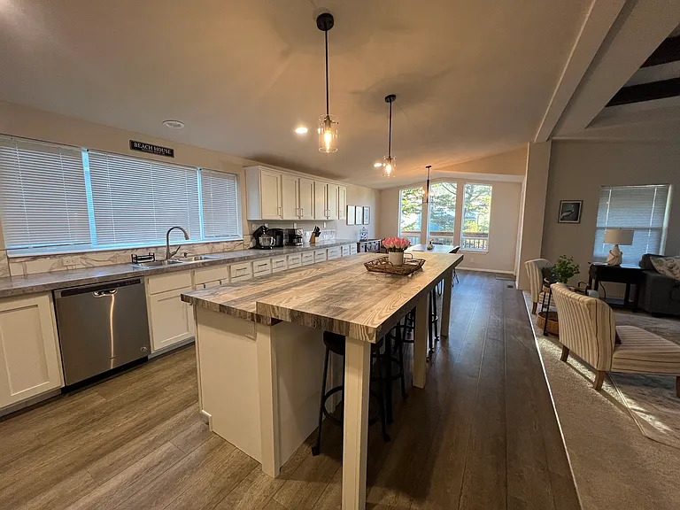 2242 Highway 101 N — Photo 28