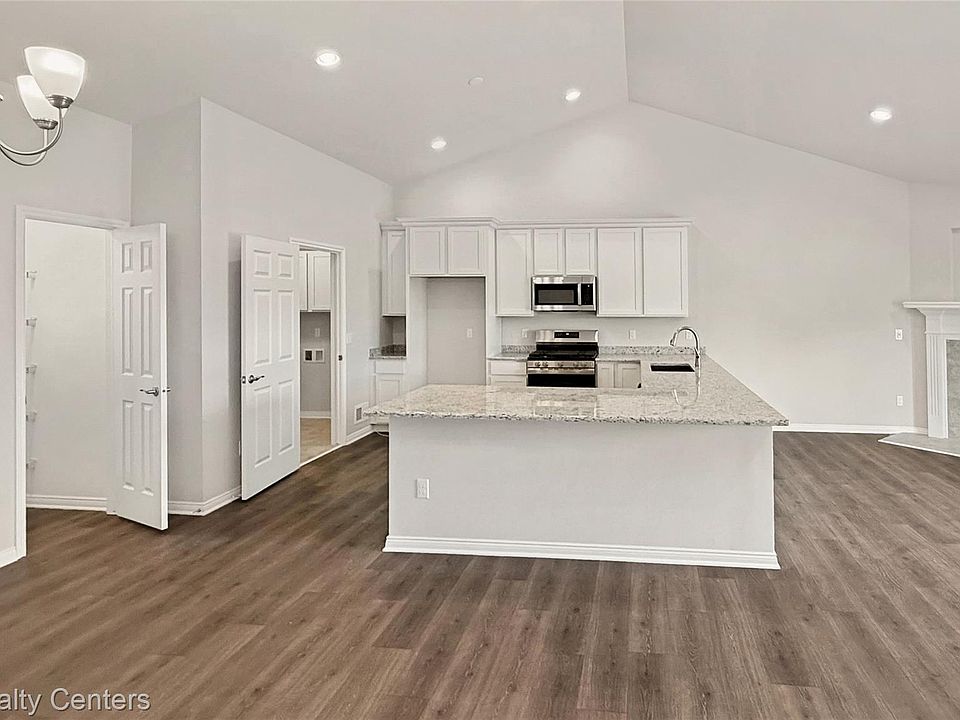 360 Devonshire Move In Ready Dr, photo 4