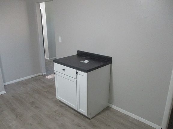 4th image of 1008 Charlotte Dr