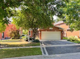 883 Darwin Dr, Pickering, ON L1X 2P8