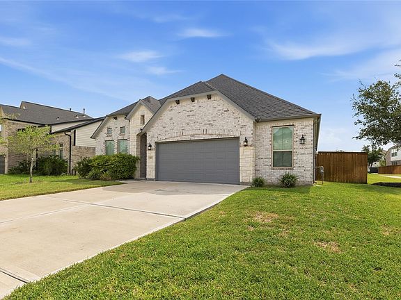 2nd image of 3323 Majestic Pine Ln