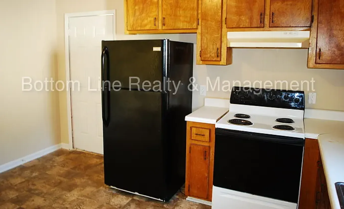 3 bed, 777 sqft, $1,310 — Photo 3