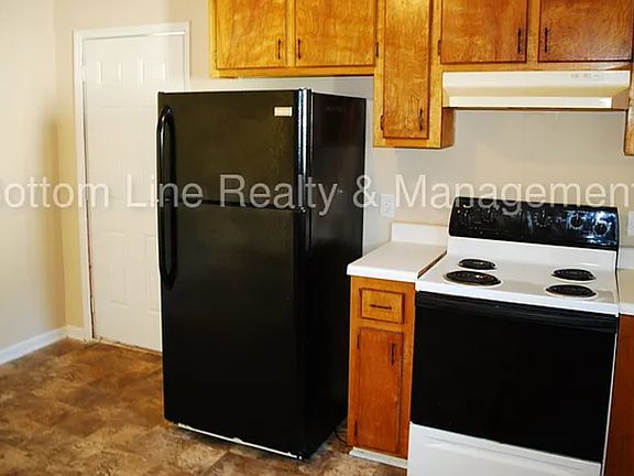 3rd image of 1054 Mountain Crest Dr