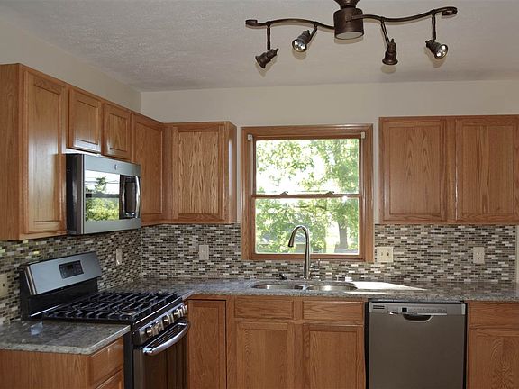 3rd image of 3110 Nadine Ave