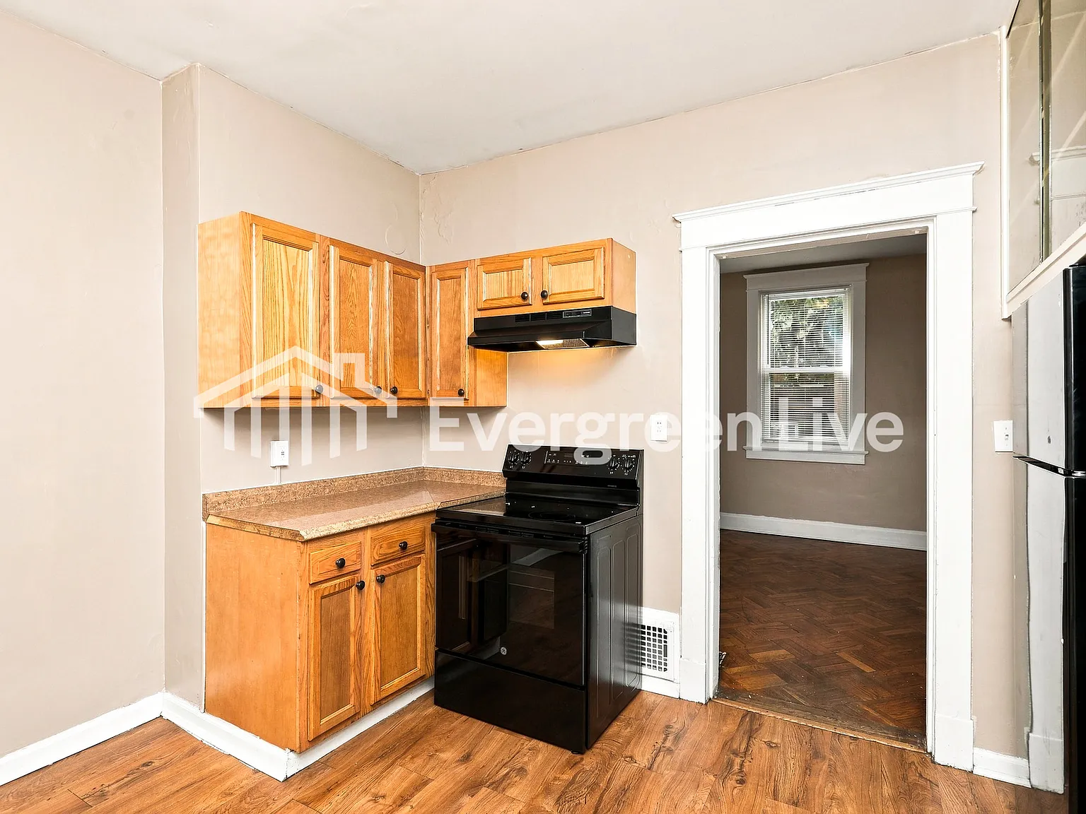 5 bed, 2.0 bath, 2004 sqft, $1,895 — Photo 2