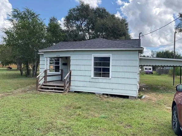 605 Palacios St, El Campo, TX 77437