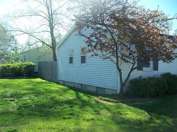3rd image of 2143 Audley Dr NE