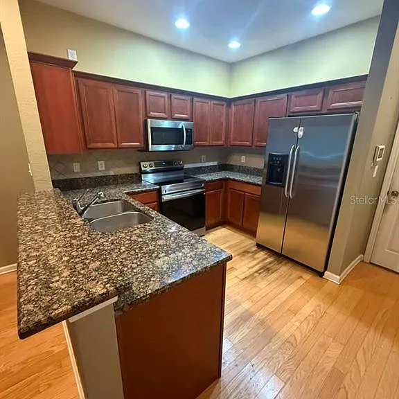 3069 Ashland Ln N — Photo 4