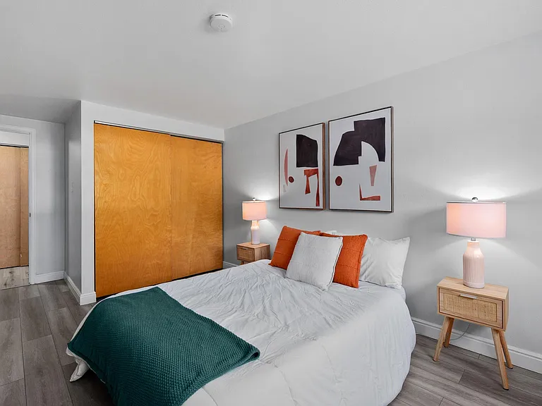 1260 N York St #105 — Photo 12