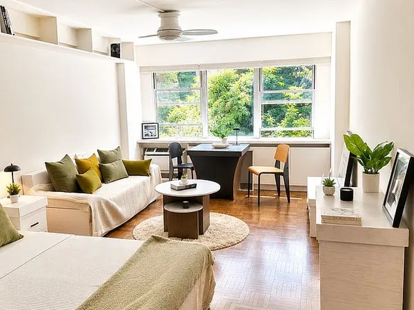 430 W 34th St APT 2J, New York, NY 10001