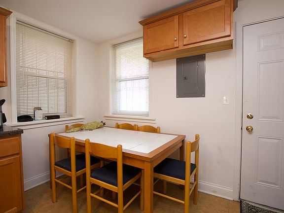 5th image of 3648 N Lakewood Ave #H