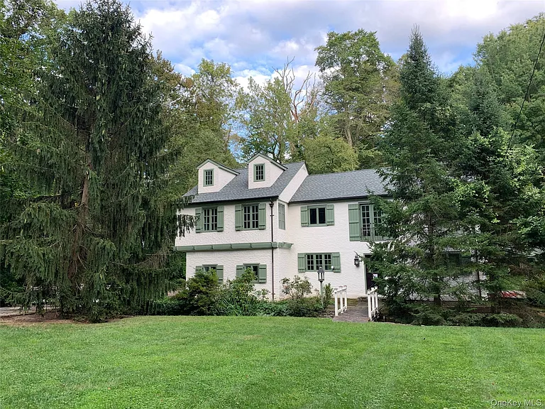 1144 Post Rd — Photo 1