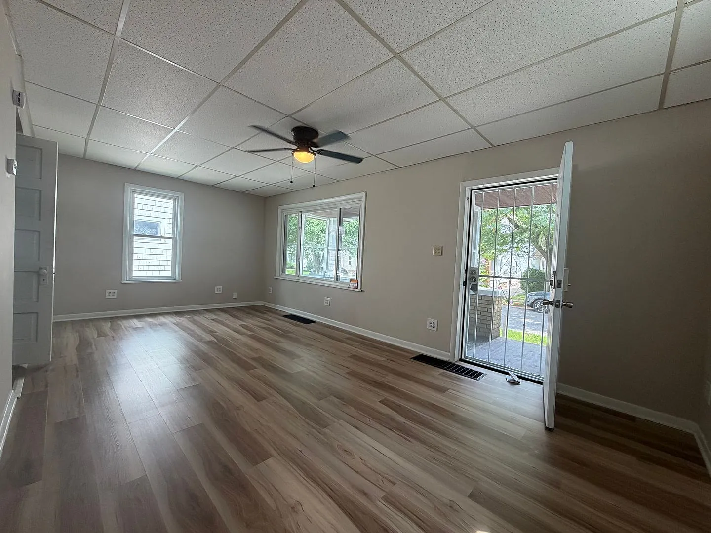3 Beds - 2 Bath Single Family — Photo 3