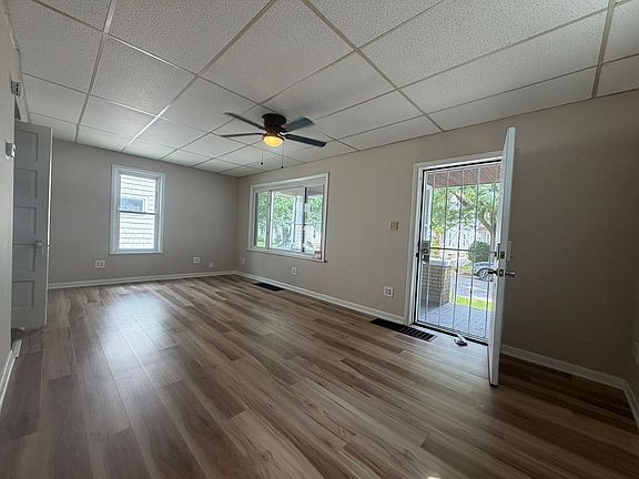 3rd image of 3644 W 47th St