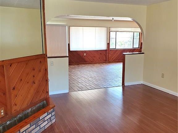 3rd image of 3150 Lakeview Dr