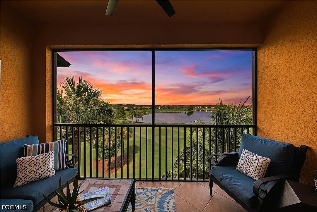 2 bed, 2.0 bath, 1122 sqft, $9,100 — Photo 2