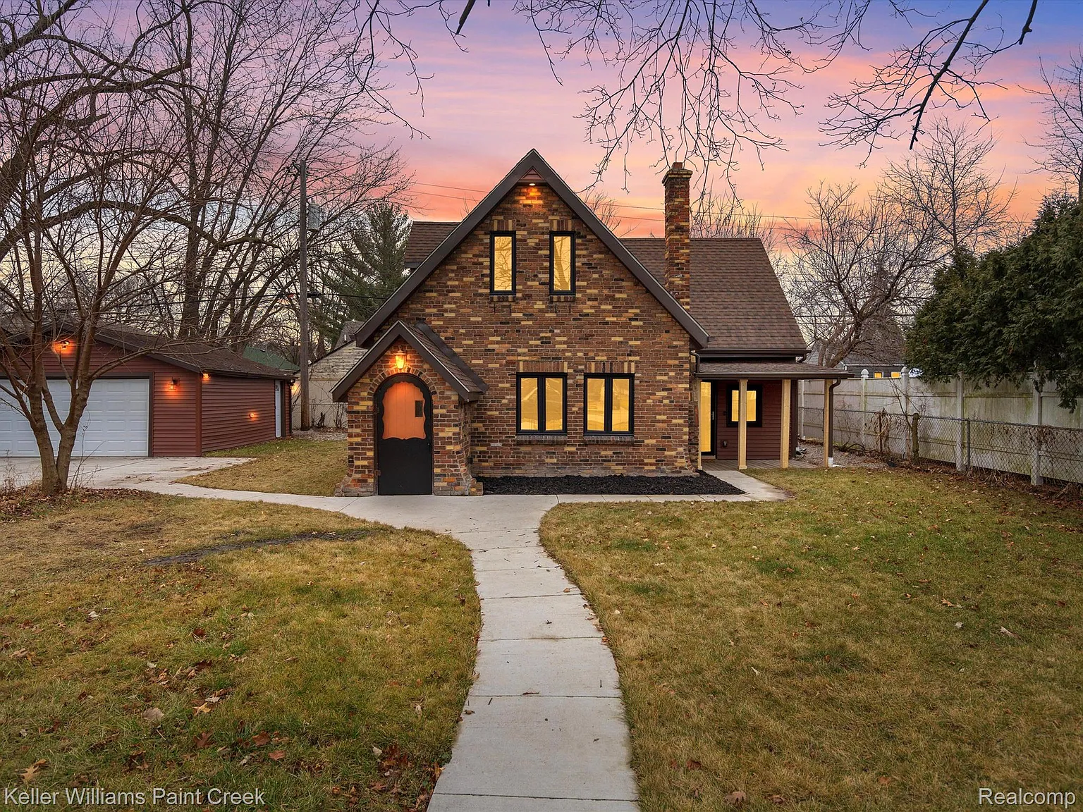 23364 Cayuga Ave photo 1