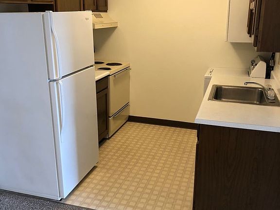 3rd image of 4015-4025 Canterbury Dr #6