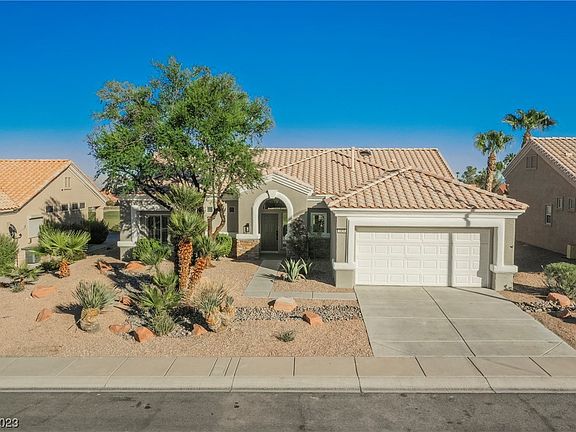 4th image of 2820 Tumble Brook Dr