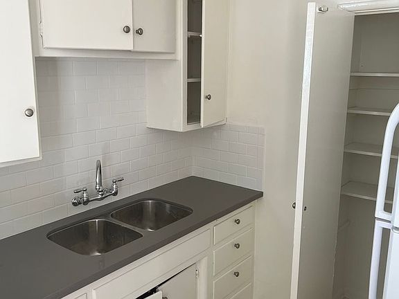 2nd image of 1422-6 Pearl St #22A