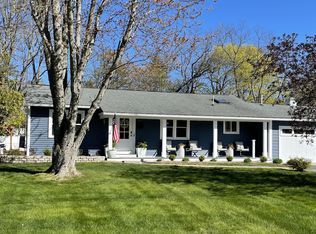 52 Raydon Rd, York, ME 03909
