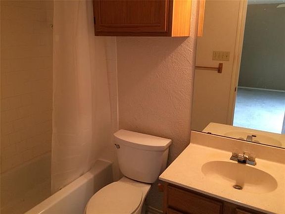 5th image of 6107 Parkwood Dr #B
