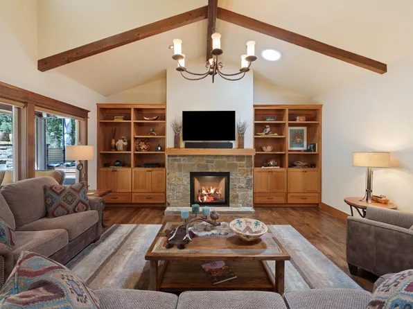 2677 NW Champion Cir, Bend, OR 97703