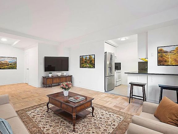 3rd image of 30 W 60th St APT 7S