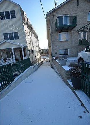 3rd image of 3284 Griswold Ave