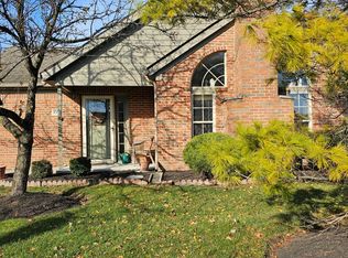 3593 Hunters Crossing Dr, Grove City, OH