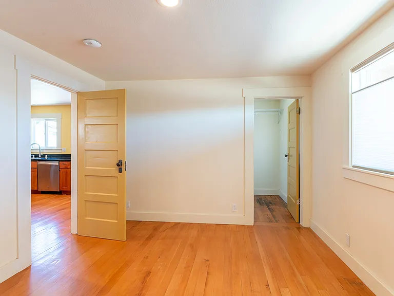 138 N Lincoln St — Photo 9