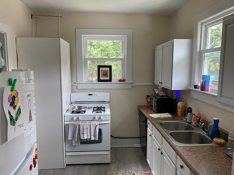 111 1/2 Florence Pl #111-1/2 — Photo 17