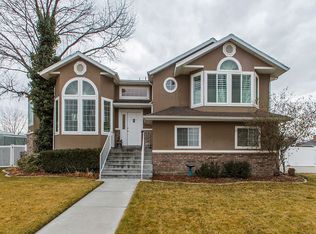 9768 S Sweet Blossom Dr, South Jordan, UT 84095
