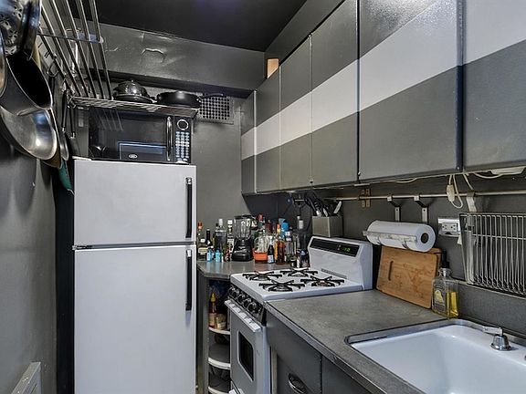 4th image of 200 E 36th St APT 3A